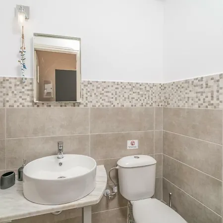 Dione Apartament *