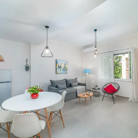 Dione Apartament *